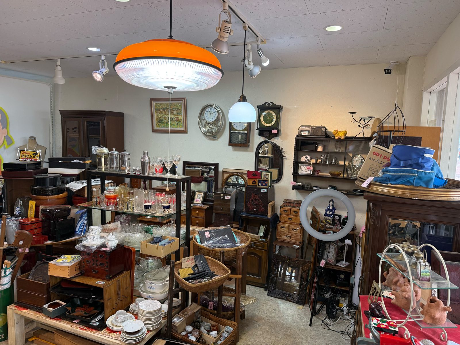 プラスハートリサイクルショップの店内